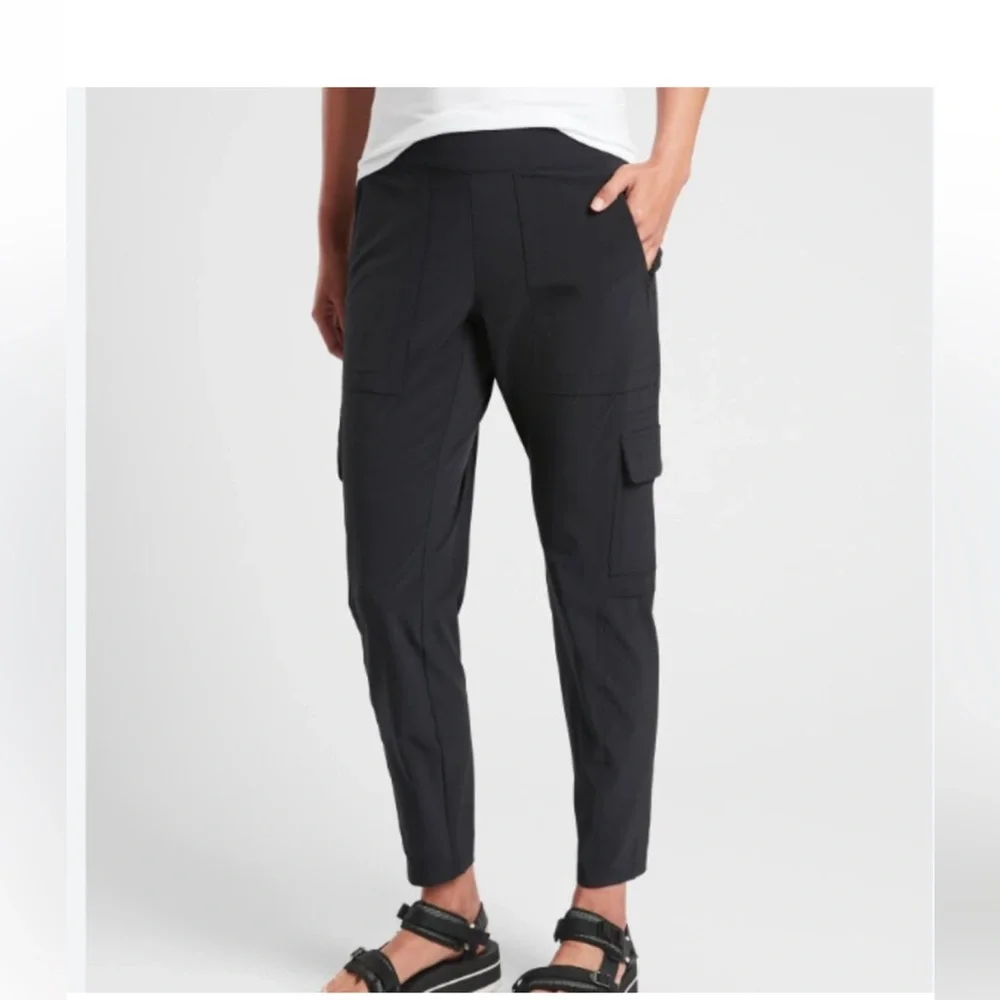 EUC Athleta Women's Wander Utility Pants Size 2 Black - Picture 1 of 9